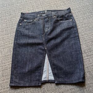 Excellent condition 7 for all mankind skirt (worn once) size 27